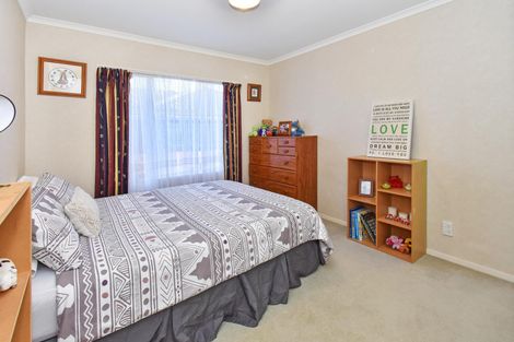 Photo of property in 33 Sandwick Drive, Weymouth, Auckland, 2103