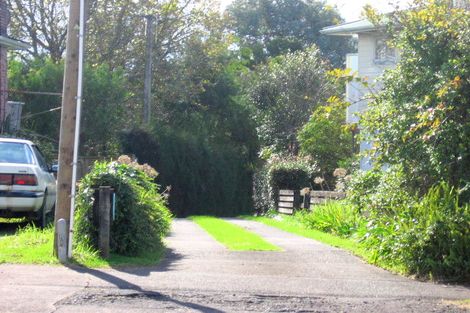 Photo of property in 61 Waimumu Road, Massey, Auckland, 0614