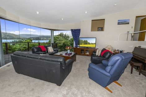 Photo of property in 28 Molyneux Close, Whitby, Porirua, 5024