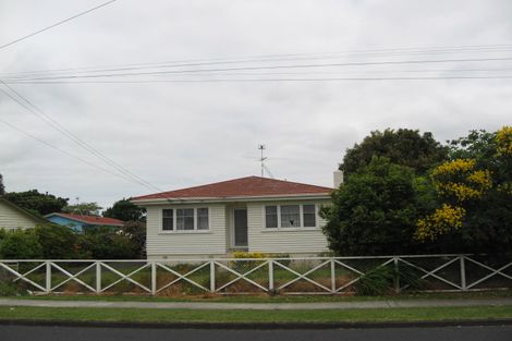 Photo of property in 13 Graham Road, Conifer Grove, Takanini, 2112