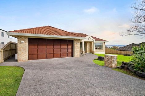 Photo of property in 11 Conacher Close, East Tamaki Heights, Auckland, 2016