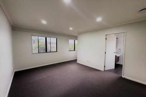 Photo of property in 21 Springvale Drive, Fairview Heights, Auckland, 0632