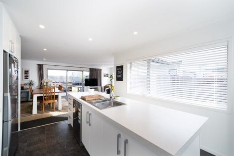 Photo of property in 27 Ponga Place, Papamoa Beach, Papamoa, 3118