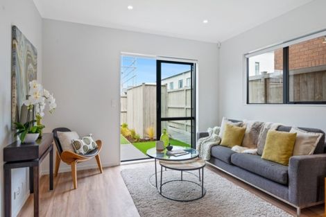 Photo of property in 37 Pepene Avenue, Takanini, 2112