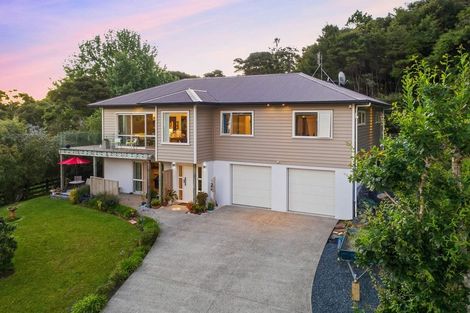 Photo of property in 127 Whangaparaoa Road, Red Beach, 0932