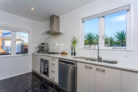 Photo of property in 125 Mount Smart Road, Onehunga, Auckland, 1061