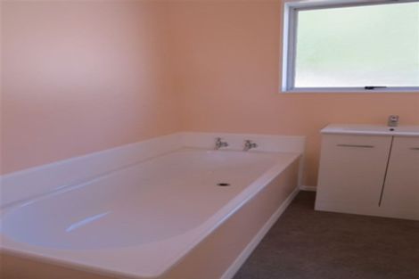 Photo of property in 13 Strathmore Avenue, Levin, 5510