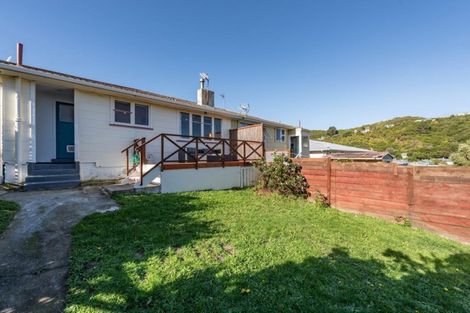 Photo of property in 52 Raukawa Street, Strathmore Park, Wellington, 6022