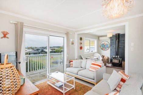 Photo of property in 7 Chaffey Street, Foxton Beach, Foxton, 4815