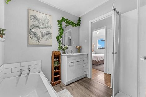 Photo of property in 84 Millbrook Road, Henderson, Auckland, 0612