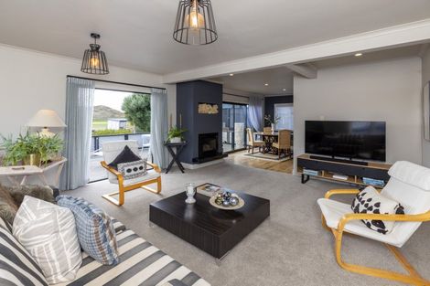 Photo of property in 5 Eatwell Avenue, Paraparaumu Beach, Paraparaumu, 5032