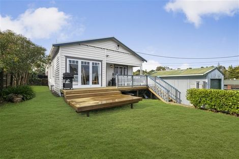 Photo of property in 2 Bowers Road, Glen Eden, Auckland, 0602