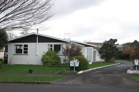 Photo of property in 27 Churchill Avenue, Hokowhitu, Palmerston North, 4410