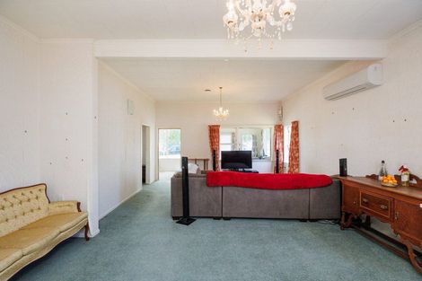 Photo of property in 30 Ngahina Street, Marton, 4710