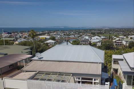 Photo of property in 30 Colenso Avenue, Hospital Hill, Napier, 4110