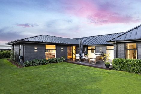 Photo of property in 7 Winning Post Place, Halswell, Christchurch, 8025