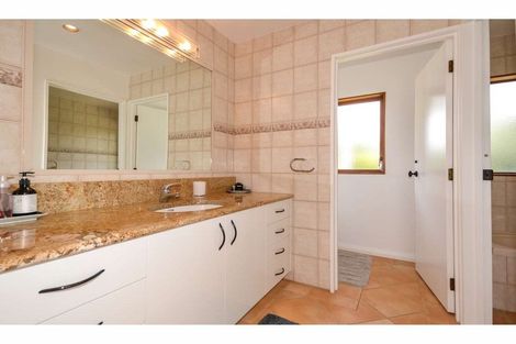 Photo of property in 33 Rarere Terrace, Kerikeri, 0230