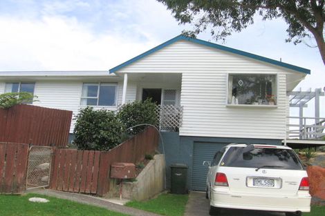 Photo of property in 24 Bartlett Grove, Tawa, Wellington, 5028