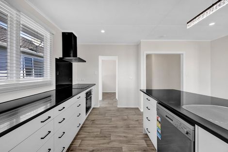 Photo of property in 1a Robbins Crescent, Hawera, 4610