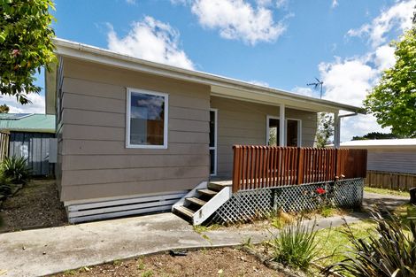 Photo of property in 2/4 Ashbourne Place, Glendene, Auckland, 0602