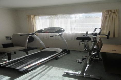 Photo of property in 31 Ray Small Drive, Papakura, 2110