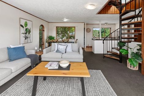 Photo of property in 1/918 Beach Road, Waiake, Auckland, 0630
