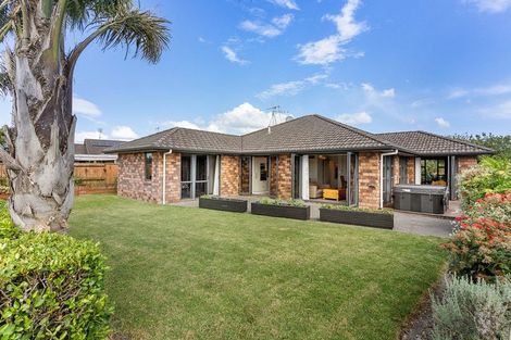 Photo of property in 32 Carrington Drive, Papamoa Beach, Papamoa, 3118