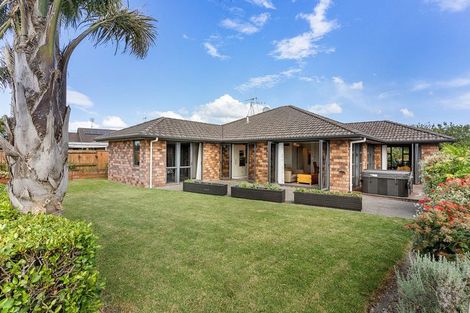 Photo of property in 32 Carrington Drive, Papamoa Beach, Papamoa, 3118