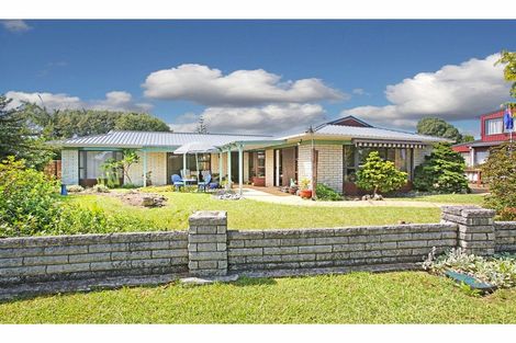 Photo of property in 8 Godwit Place, Waiuku, 2123