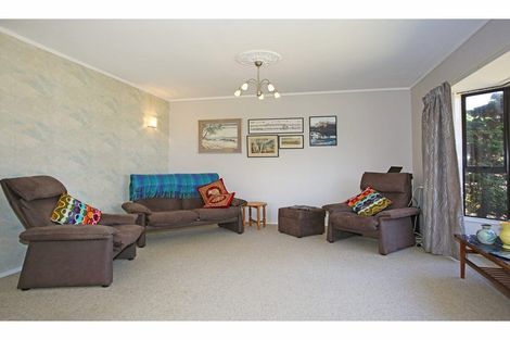 Photo of property in 8 Godwit Place, Waiuku, 2123