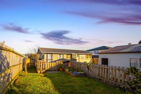 Photo of property in 18 Blue Way, Glendene, Auckland, 0602