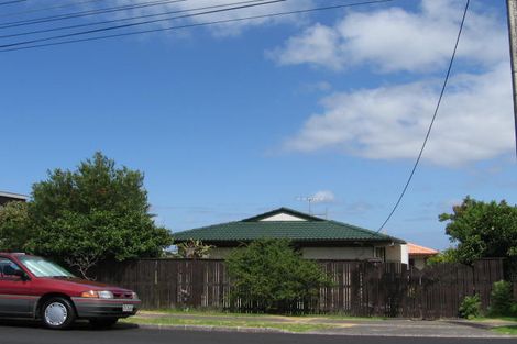 Photo of property in 2/225 Eskdale Road, Birkenhead, Auckland, 0626