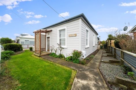 Photo of property in 16 Surrey Street, Hawera, 4610