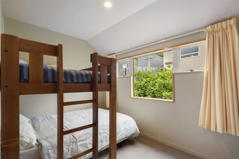 Photo of property in 18 Evergreen Place, Sunshine Bay, Queenstown, 9300