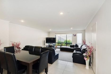 Photo of property in 28 Akeake Lane, Manurewa, Auckland, 2102