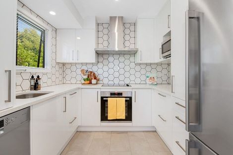 Photo of property in 15 Tacitus Place, Totara Vale, Auckland, 0629