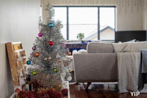 Photo of property in 79 Dress Circle, Newlands, Wellington, 6037