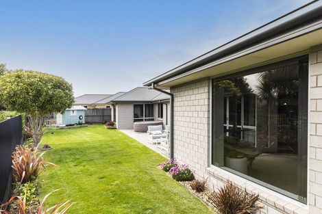 Photo of property in 71 Rannoch Drive, Broomfield, Christchurch, 8042