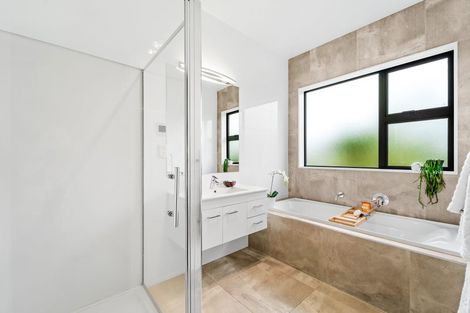 Photo of property in 29 Syd Grant Crescent, Orewa, 0931