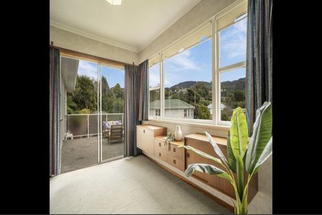 Photo of property in 3 South Street, Tawa, Wellington, 5028