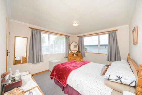 Photo of property in 10 Forbes Place, Kelvin Grove, Palmerston North, 4414