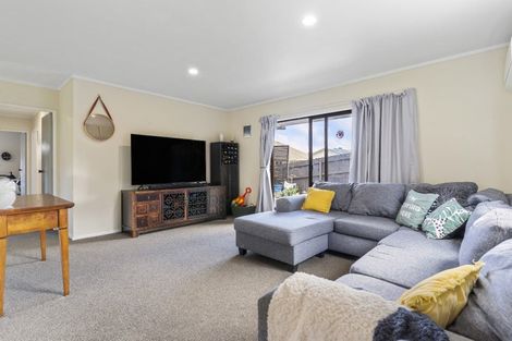 Photo of property in 1/98 Barrys Road, Glendene, Auckland, 0602