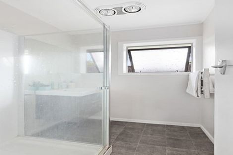 Photo of property in 1/20 Gladys Avenue, Glenfield, Auckland, 0629