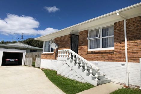 Photo of property in 2/8 Anne Road, Hillcrest, Auckland, 0627