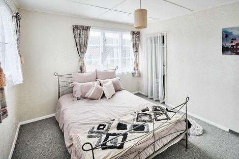 Photo of property in 68 Churton Crescent, Taita, Lower Hutt, 5011