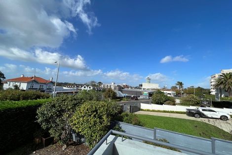 Photo of property in 190 Hurstmere Road, Takapuna, Auckland, 0622