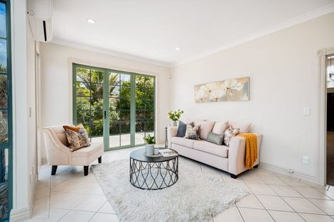 Photo of property in 21 Te Hoe Grove, Pinehill, Auckland, 0632