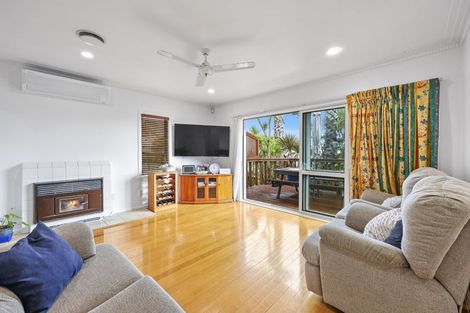 Photo of property in 44 Farquhar Road, Glendene, Auckland, 0602