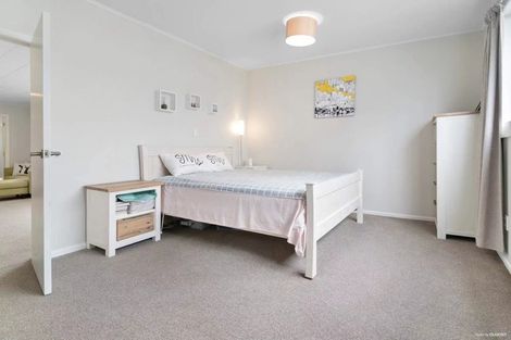 Photo of property in 1/15 Sunhaven Avenue, Glenfield, Auckland, 0629