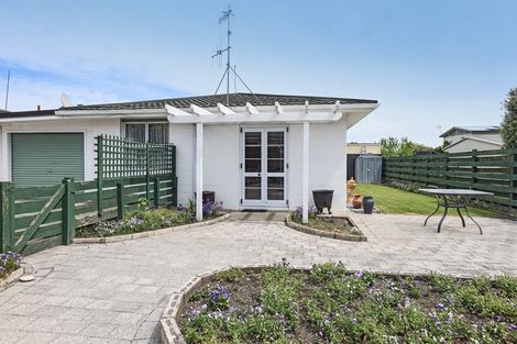Photo of property in 2/34 Te Aute Road, Havelock North, 4130